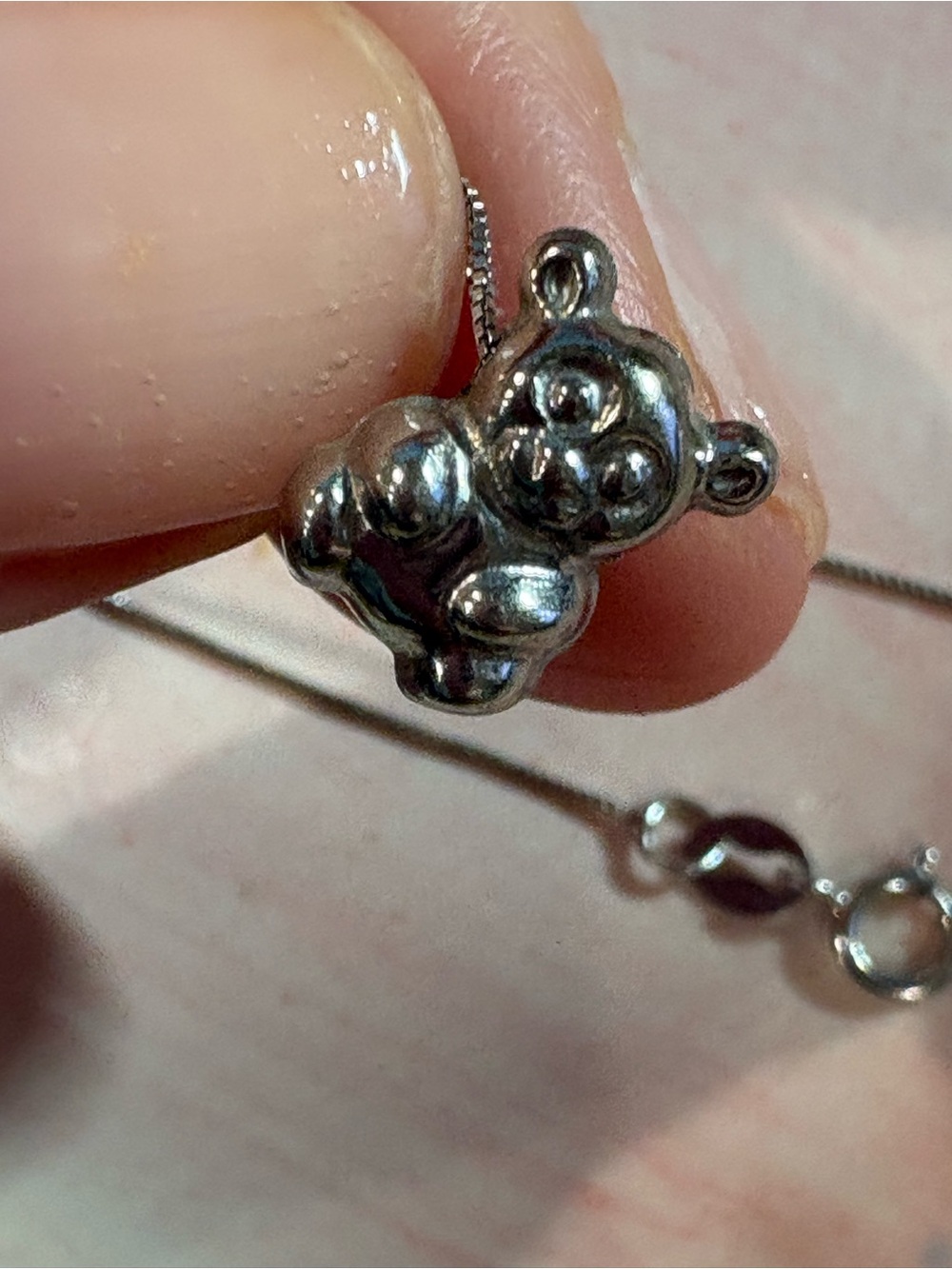 18k white gold teddy bear charm on chain. - Picture 2 of 8